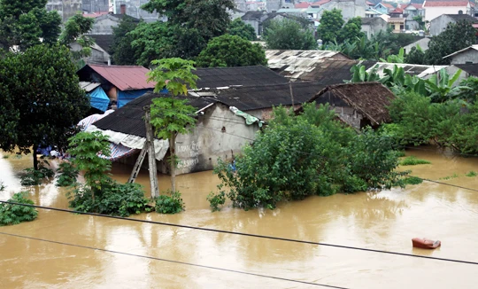 Mưa to khiến nhiều nơi tại miền Trung chìm trong ngập lụt