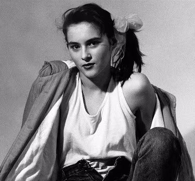 Melania Trump sinh năm 1971 tại Slovenia trong một gia đình có mẹ là nhà thiết kế thời trang. Bà bắt đầu sự nghiệp người mẫu từ năm 16 tuổi. 