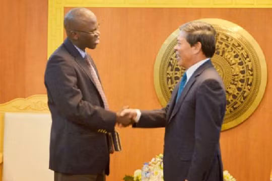 Ông Ousmane Dione trong lần tiếp kiến nguyên Bộ trưởng Tài nguyên & Môi trường - Nguyễn Minh Quang - (Ảnh: WB)