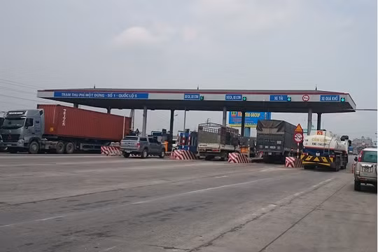 Bộ Tài chính đang lên kế hoạch giảm phí đường bộ cho xe tải và xe chở hàng bằng container- (Ảnh minh họa).