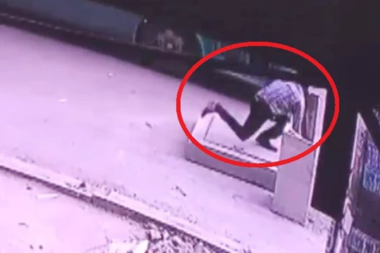 Một người rơi xuống hố ga tử vong ở Sài Gòn - (Nguồn Internet)