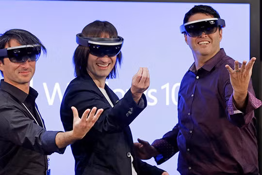 Microsoft đang chứng tỏ tầm ảnh hưởng của mình đối với công nghệ VR- (Ảnh: AFP).