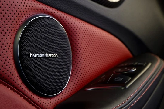 Harman Kardon là thương hiệu âm thanh có tiếng thường được trang bị trên xe sang.