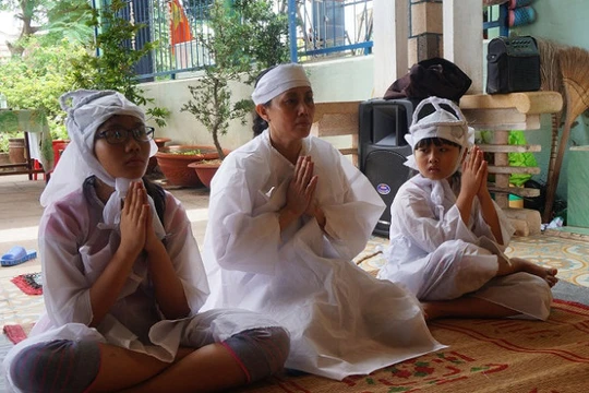 Gia đình nạn nhân Nguyễn Kim Danh - (Nguồn Internet)