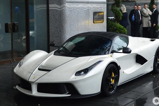  Ferrari LaFerrari Aperta màu trắng muốt