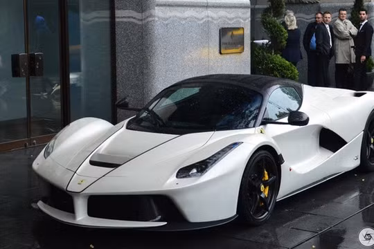  Ferrari LaFerrari Aperta màu trắng muốt