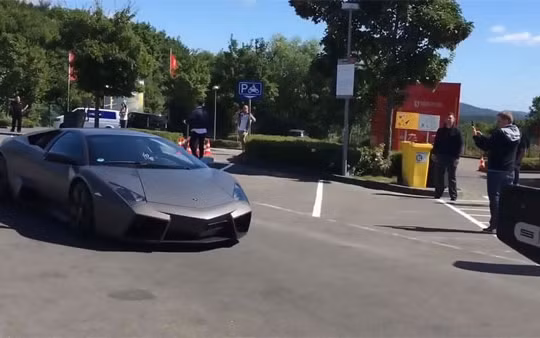 Tỷ phú người Nga đưa dàn đồ chơi đắt giá sang Đức để tham dự sự kiện của một người bạn.