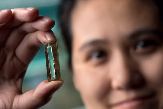 Các nhà khoa học đã vô tình phát hiện ra loại pin smartphone có thể dùng trong 400 năm
