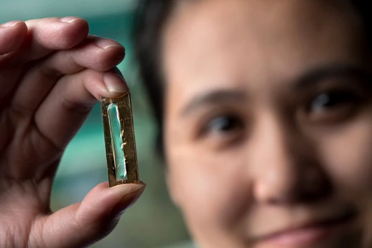 Các nhà khoa học đã vô tình phát hiện ra loại pin smartphone có thể dùng trong 400 năm