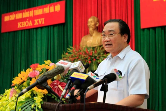 Bí thư Thành uỷ Hà Nội Hoàng Trung Hải tại hội nghị sáng 6-10