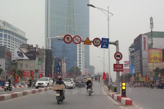 Trong 8 tháng đầu năm, đã có 3.271 biển bão cũ bị dỡ bỏ, thay thế