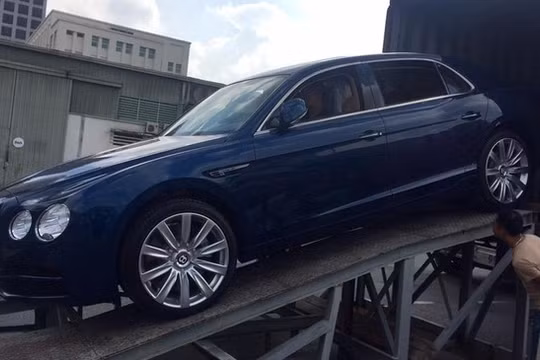 Bentley Flying Spur V8