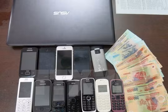 Tang vật của một đường dây cá độ bóng đá bị cơ quan công an thu giữ. (Ảnh minh họa. Nguồn: TTXVN)