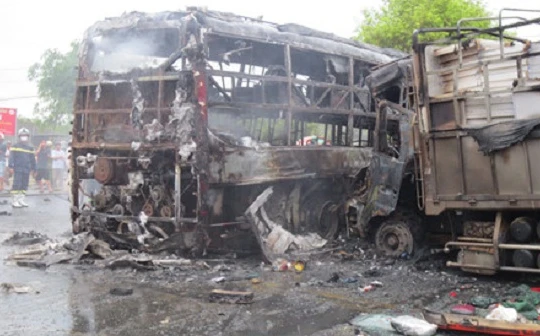 Hiện trường vụ tai nạn Bình Thuận - (Nguồn Internet)