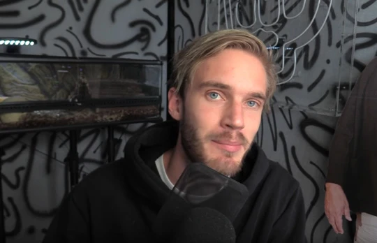 Ngôi sao số 1 YouTube, PewDiePie cũng là nạn nhân