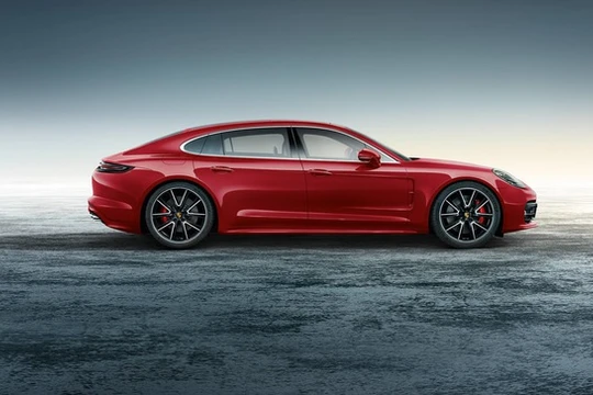 Tại thị trường Mỹ, bản trang bị cao cấp và đắt nhất của Porsche Panamera 2017 là Turbo Executive có giá lên đến 236.500 USD, tương đương 5,38 tỷ Đồng.