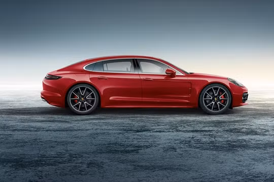 Tại thị trường Mỹ, bản trang bị cao cấp và đắt nhất của Porsche Panamera 2017 là Turbo Executive có giá lên đến 236.500 USD, tương đương 5,38 tỷ Đồng.