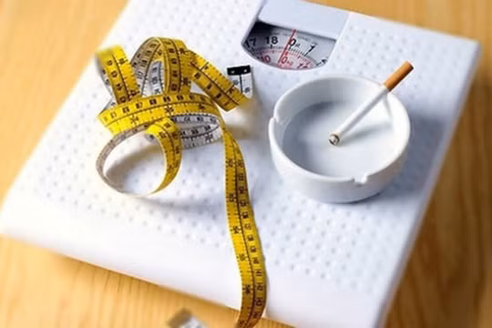 Kiểm soát chế độ ăn và tăng cường tập luyện là cách tránh tăng cân khi cai thuốc lá. Ảnh: Skinkg