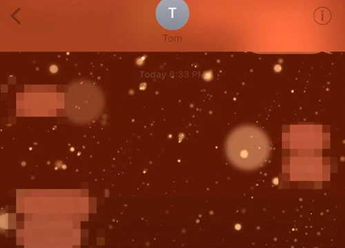 Hiệu ứng bắn pháo bông xuất hiện khi gõ cú pháp "Chúc mừng năm mới" qua iMessage trên iPhon