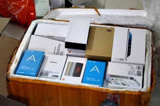 Lô hàng tại Di Động Thông Minh Cần Thơ. Ảnh: CAND.