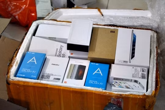 Lô hàng tại Di Động Thông Minh Cần Thơ. Ảnh: CAND.