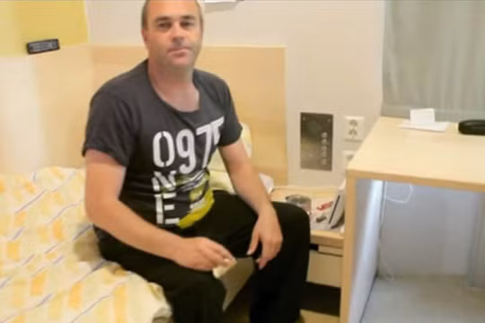 Nhà tù thậm chí còn trang bị nhiều phương thức giải trí cho các phạm nhân, như sách báo, băng DVD