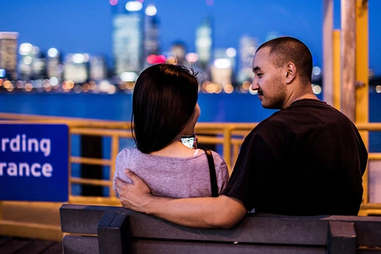 Trung Quốc: Ra sách cảnh báo dân yêu người ngoại quốc