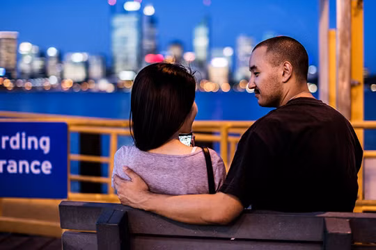 Trung Quốc: Ra sách cảnh báo dân yêu người ngoại quốc