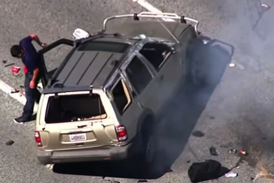  Video: Cuộc trốn chạy kịch tích như phim hành động của nghi phạm Mỹ