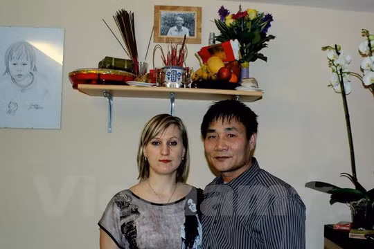 Chị Vera và anh Đinh Hóa.