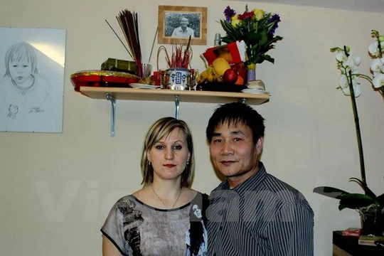 Chị Vera và anh Đinh Hóa.