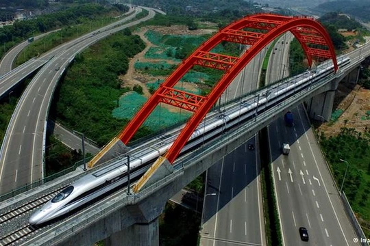 Đến cuối năm 2015, tổng chiều dài của mạng lưới đường sắt này đã đạt 19.000 km, chiếm hơn 50% mạng lưới đường sắt tốc độ cao của toàn thế giới.