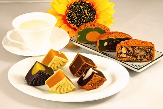 Nhiều bạn trẻ Mỹ nghĩ rằng bánh Trung thu là món ăn hoàng tộc.