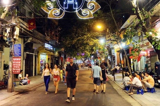 thời gian tổ chức phố đi bộ quanh khu vực hồ Hoàn Kiếm từ 19h00 thứ sáu đến 24h00 chủ nhật hàng tuần, bắt đầu từ ngày 1/9.
