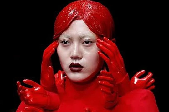 Kinh dị show thời trang “đẫm máu” ở Trung Quốc