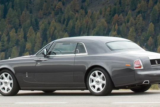 10. Phantom Coupe giá 650.000 USD