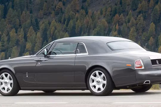 10. Phantom Coupe giá 650.000 USD