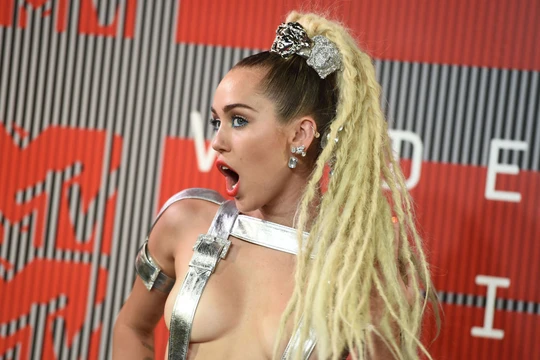 Ca sĩ Mỹ Miley Cyrus