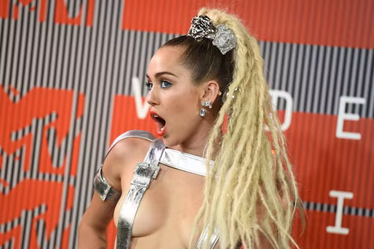 Ca sĩ Mỹ Miley Cyrus