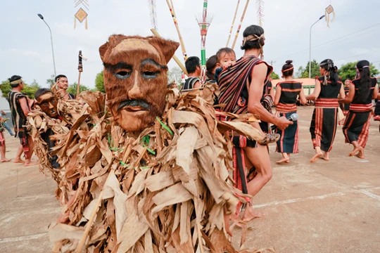 Video: Giải mã lễ bỏ mả của người Rơ Măm