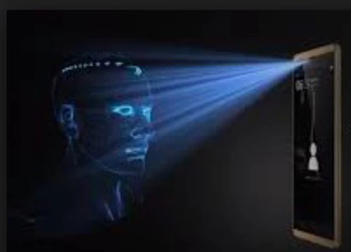 Công nghệ bảo mật trên smartphone không còn chạy đua theo vân tay mà đã chuyển sang nhận diện mắt, khuôn mặt.