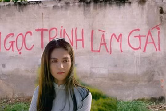 Video: Ngọc Trinh nức nở vì bị nghi... "làm gái"