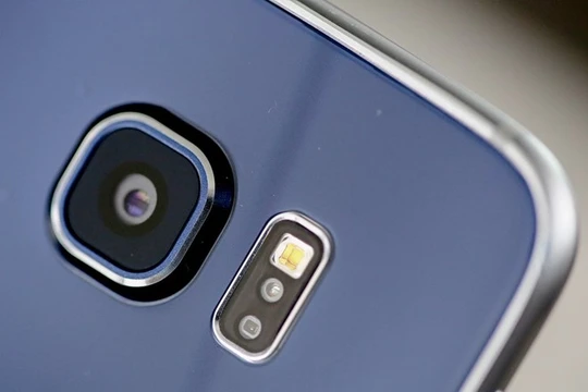 Cận cảnh smartphone đầu tiên tích hợp camera pixel kép