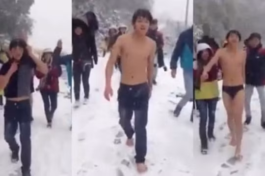 Cởi quần áo quay clip 'Anh không đòi quà' dưới trời tuyết Sapa