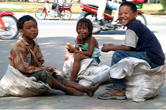 Indonesia: Hơn 90 ngàn trẻ em vạ vật sống trên đường phố