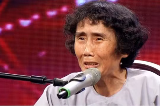 "Đám đông ồn ào" xấu hổ và câm lặng vì câu nói của 1 người phụ nữ