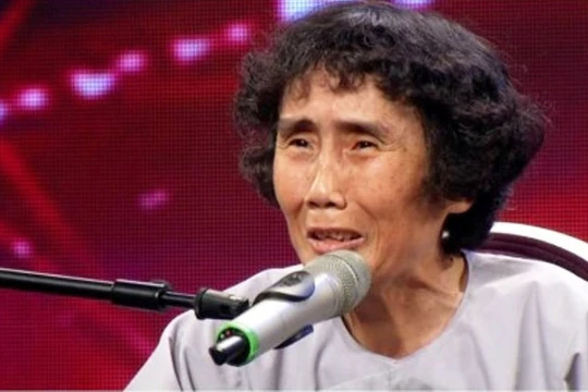 "Đám đông ồn ào" xấu hổ và câm lặng vì câu nói của 1 người phụ nữ