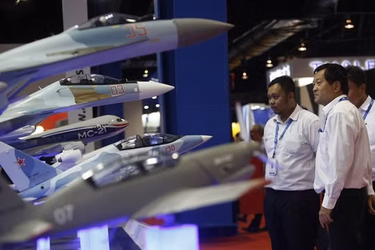 Mô hình các dòng máy bay Su do hãng Sukhoi của Nga tại triển lãm Hàng không Singapore 2016. Ảnh EPA