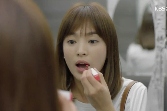 Fan tinh ý phát hiện ra thỏi son nàng bác sĩ Song Hye Kyo sử dụng trong phim thuộc thương hiệu Laneige.