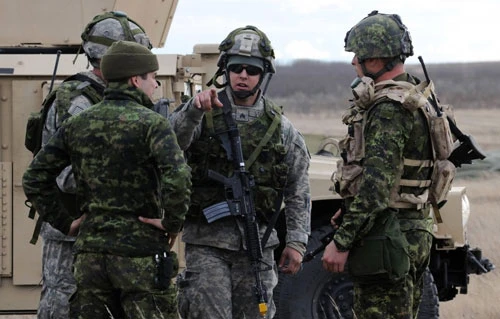 Video: Nín thở xem đặc nhiệm Canada hành động